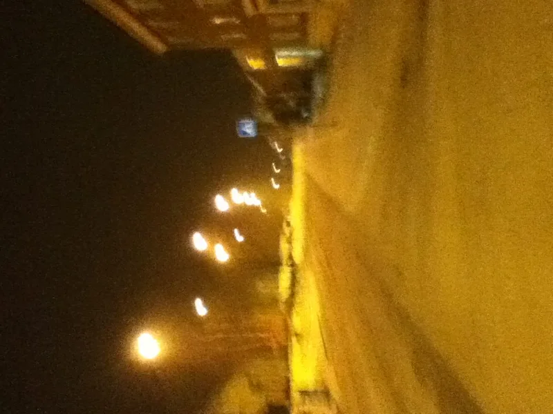 City street at night — flash fiction from Berlin by David Moran