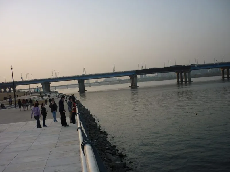Seoul Han River at dusk — best of Tumbleweed Words